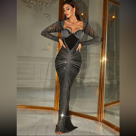 Giffniseti Sweetheart Neck Rhinestone Detail Backless Prom Dress